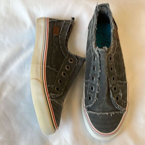 BLOWFISH MALIBU GREY DISTRESSED NO SHOELACE SNEAKERS.   NEW. - Picture 2 of 8
